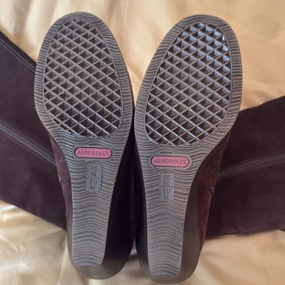 Aerosoles size 8.5 chocolate brown suede wedge boot - Picture 3 of 12
